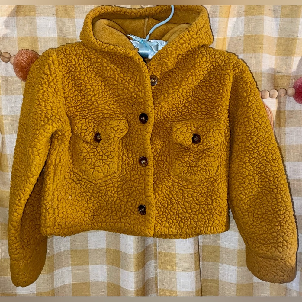 Girls cropped yellow teddy sherpa no tag fits size 10/12+ EUC